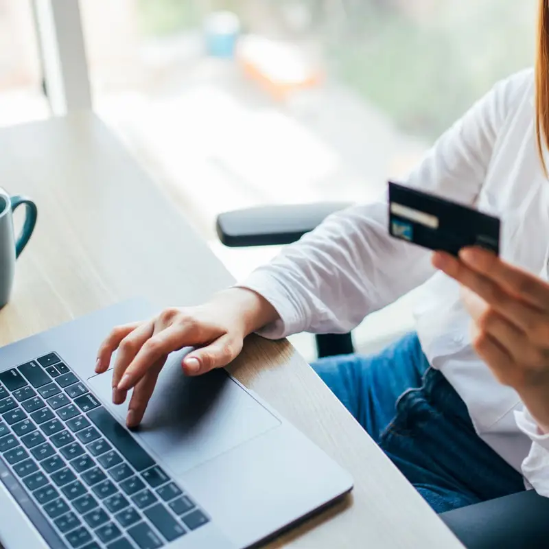 <h1><strong>E</strong>-kereskedelem</h1>

<h2>Ismerje meg E-kereskedelmi szolgáltatásainkat!</h2>
